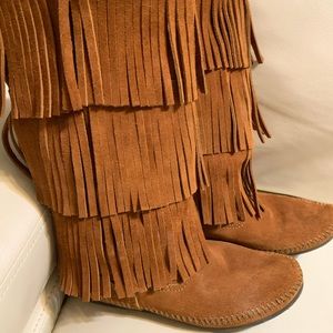 Host Pick😱🎊Minnetonka suede fringe boots 6